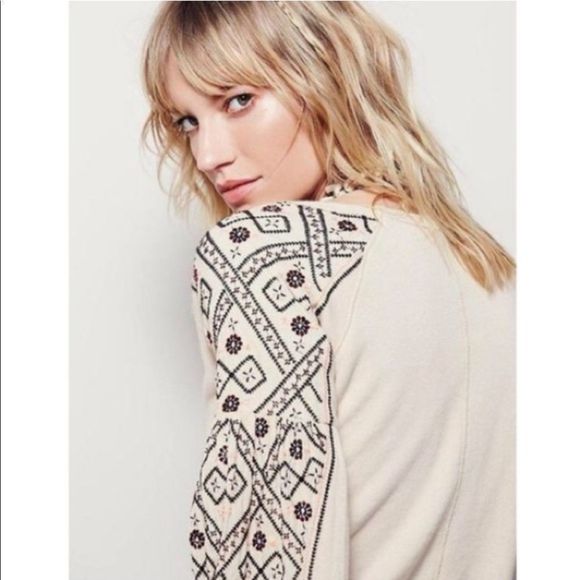 FREE PEOPLE Senorita Embroidered Puff Sleeve
V-Neck Sweatshirt NWOT Size Medium - Picture 3 of 10